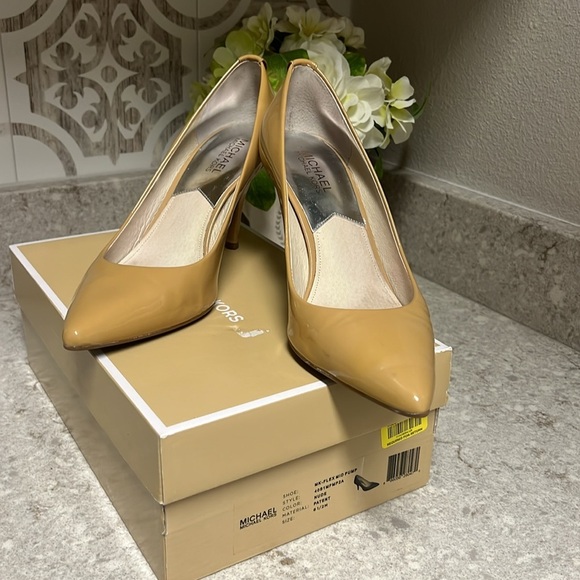 Michael Kors Tan Patent Leather Heels - Picture 1 of 6